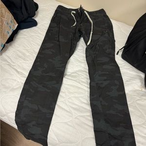 Vuori Black Camo Ripstop Teflon Shield Climber Pant Size Large Organic Cotton